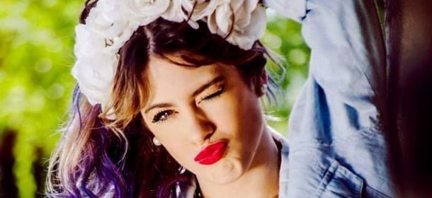 Violetta sempre più fashion: come imitare tutti i look di Martina Stoessel [FOTO]