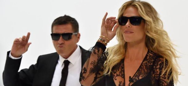Ilary Blasi in gonna o in pantaloni? Torna il contest de Le Iene