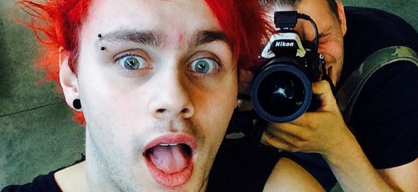 Michael Clifford: i look più "pazzi" del cantante idolo dei teenagers [FOTO]