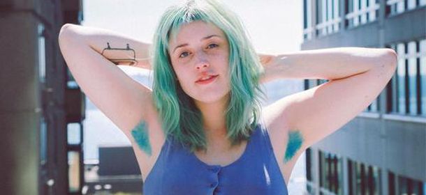 Peli delle ascelle colorati: follia trash o nuovo trend?