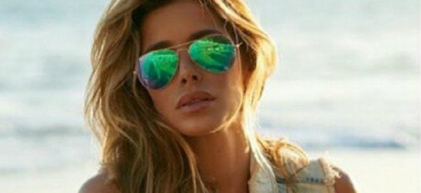 Aida Yespica: su Instagram un puzzle hot da comporre. La modella sulle spiagge di Malibu