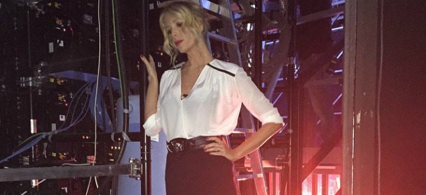 Alessia Marcuzzi: look terza puntata de L'Isola dei Famosi e i consigli beauty