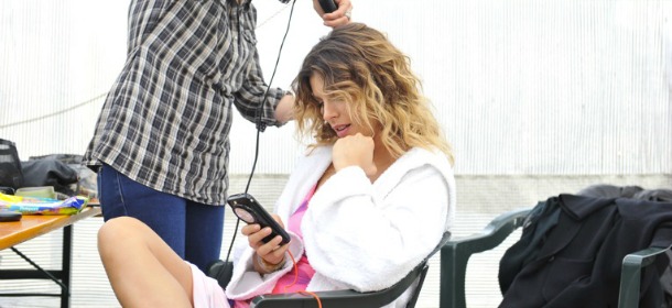 Elisabetta Canalis per Talco: scatti rubati dal backstage [FOTO]