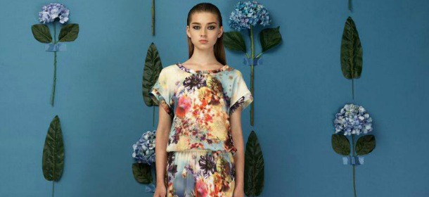 Fornarina, la primavera è basic: stampe floreali e tanto denim [FOTO]