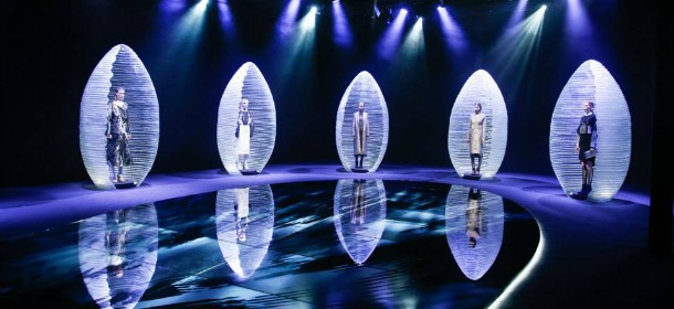 Il debutto del direttore creativo di Krizia, ingegnere e potente imprenditrice cinese