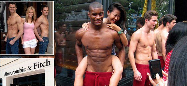 Abercrombie & Fitch, razzismo e molestie: non si assumono persone di colore e sovrappeso