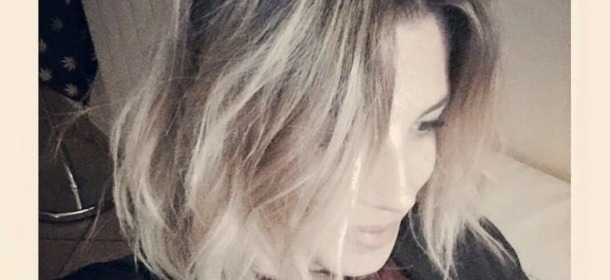 Emma Marrone ci dà un taglio: long bob spettinato e nuovi orizzonti
