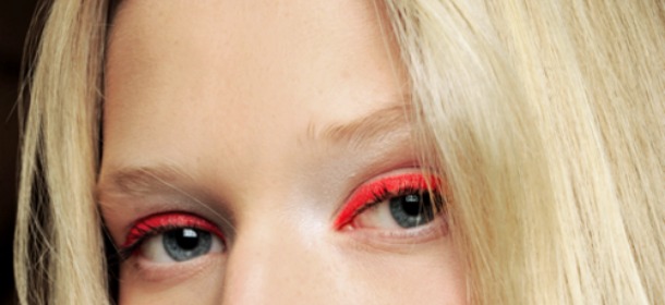 Non solo eyeliner: le proposte 2015 hanno texture in gel e colori fluo