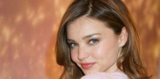 Trend capelli, il foilyage: luce tra le chiome castane come Miranda Kerr