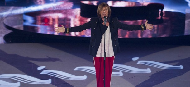Gianna Nannini ospite ad Amici: capitano in All Star. Il look a prova di playback