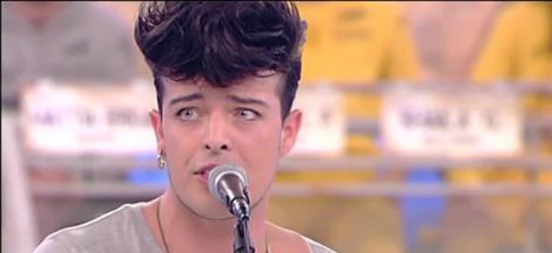 The Kolors, Stash: ciuffo vaporoso e matita per gli occhi. Il trucco for man