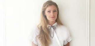 Matilda Kahl, da tre anni con lo stesso abito in ufficio: mai più indecisa su cosa mettere