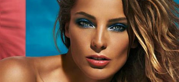Make up, i colori dell'estate 2015: occhi blu metallizzati e labbra brillanti