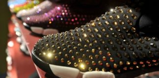 Shine Baby Shine di Pinko: le sneakers sporty chic con strass e pietre preziose
