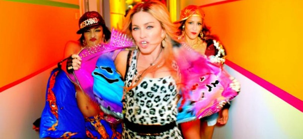 “Bitch I'm Madonna”: per il video Miss Ciccone sceglie Prada, Moschino e Discount Universe