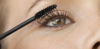 Ciglia: i nuovi mascara waterproof da portare anche in spiaggia