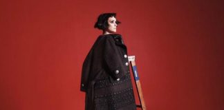 Winona Ryder musa di Marc Jacobs: total black e carrè spettinato
