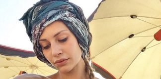 Beatrice Valli, turbante in testa e treccia laterale: acconciatura anti-caldo?