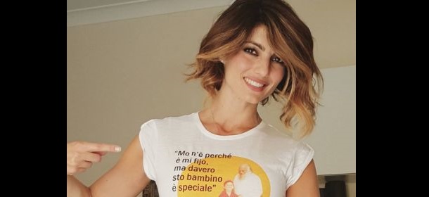 Le più belle frasi di Osho, t-shirt per beneficenza. Da Coccoluto a Delogu: anche i vip la portano