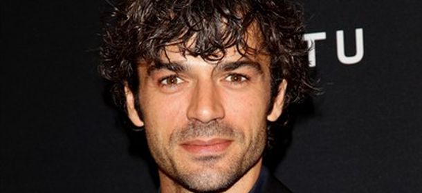 Luca Argentero e Andrea Baldini su YouTube alla ricerca di un look "a meno di 20 euro"
