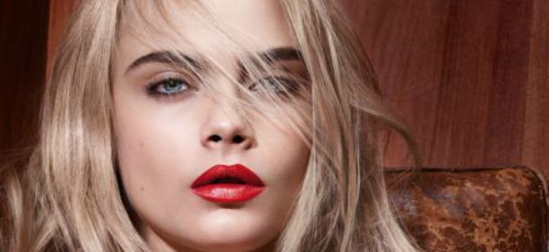 Cara Delenvigne nuda per Yves Saint Laurent: non aveva detto addio alla moda?