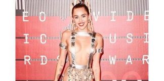 Miley Cyrus senza slip agli Mtv Video Music Awards: nudo, che passione!