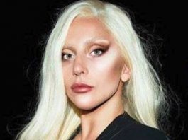 NYFW, Lady Gaga: scollatura vertiginosa per la sfilata di Brandon Maxwell [FOTO]