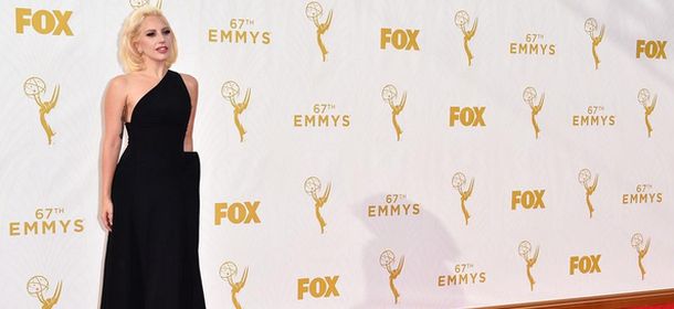Emmy Awards 2015, Lady Gaga: look raffinato ed elegante per la cantante [FOTO]