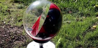 Lucy, la lampada-robot che riflette la luce del sole è made in Italy