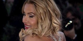 Venezia 72, Valeria Marini stupisce tutti sul red carpet. Promossa o bocciata? [FOTO]