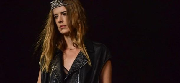 PFW 2015, Yves Saint Laurent: Agyness Deyn torna in passerella [FOTO]