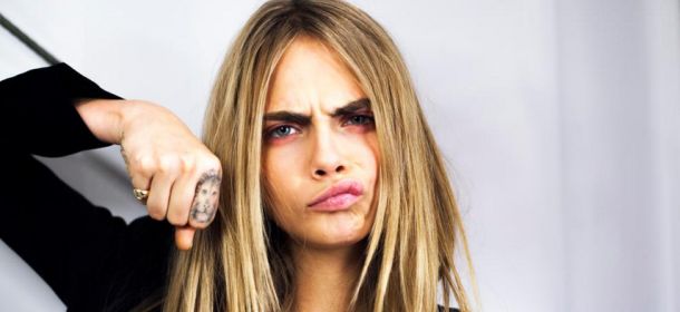 Cara Delevingne critica ancora le passerelle: "Ho pensato anche al suicidio"