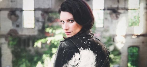 Laura Pausini: "Ho realizzato la giacca che si vede nella cover dell'ultimo singolo"