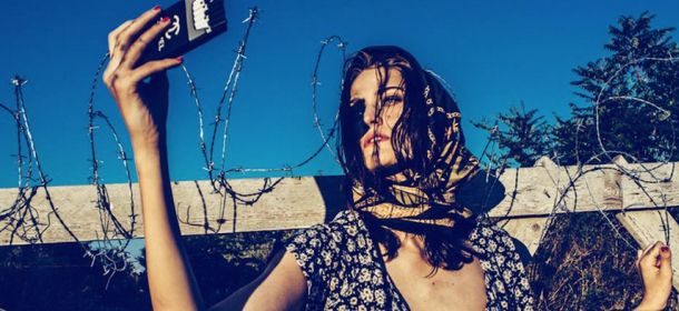 Modelle come migranti: lo shooting di Norbert Baksa fa discutere
