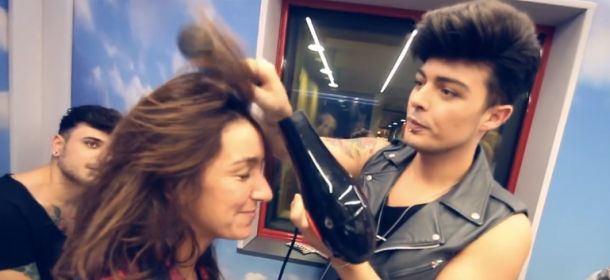 Un ciuffo perfetto? I consigli di Stash Fiordispino dei The Kolors [VIDEO]