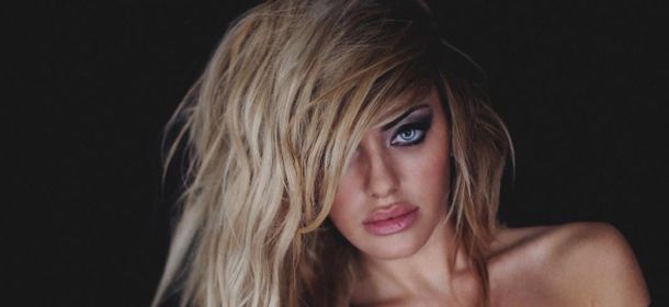 Elena Morali: "Le curvy sono donne grasse che cercano di fare le modelle". Rivolta sul web