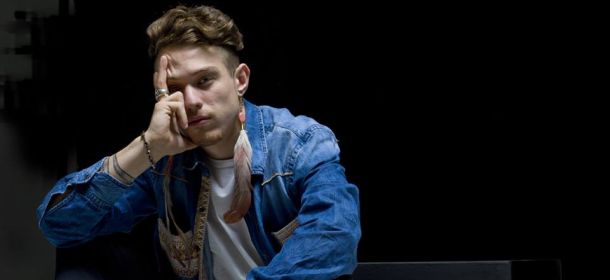 Sanremo Giovani 2016, Irama: gli orecchini del cantante fanno furore sul web