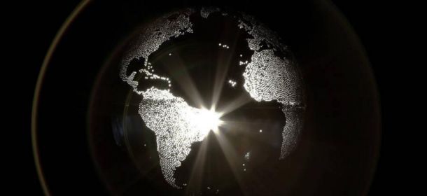Globalization Globe, la lampada che mostra l’inquinamento luminoso