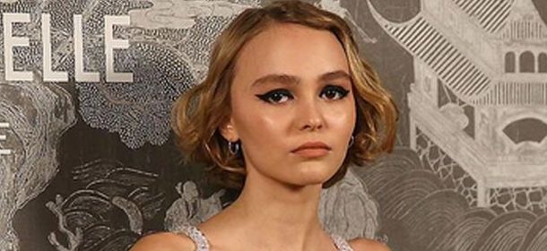 Lily Rose Depp, la modella ha rischiato la vita. Johnny Depp parla (ancora) della figlia