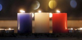 Ebay, t-shirt e accessori #PrayForParis in vendita. C'è poco rispetto per il dolore?