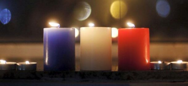 Ebay, t-shirt e accessori #PrayForParis in vendita. C'è poco rispetto per il dolore?