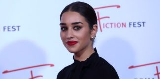 Simona Tabasco, look total black elegante per l'apertura del Roma Fiction Fest [FOTO]