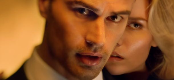 Hugo Boss, le fan di Theo James tornano a sognare con lo spot in tv [VIDEO]