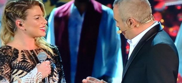 Emma Marrone sceglie Mario Dice per Panariello sotto l'albero. Tutina promossa o bocciata?