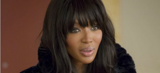 Naomi Campbell sulla sedia a rotelle: ha bisogno davvero di una protesi all'anca? [FOTO]