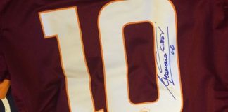 CharityStars: all'asta outfit e accessori di Max Pezzali, Francesco Totti, Mika e tanti altri