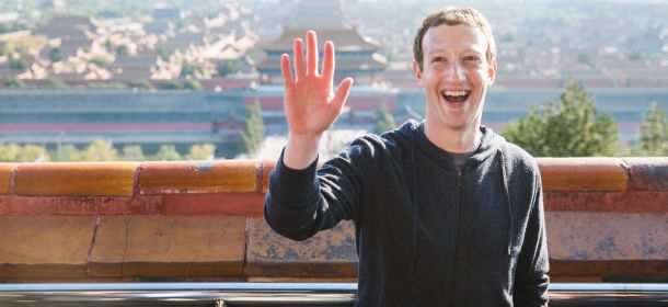 Mark Zuckerberg e quell'armadio pieno di t-shirt grigie: "Cosa indosso?"