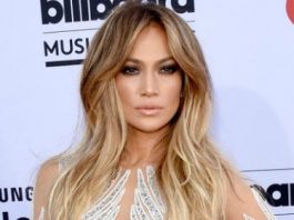 Jennifer Lopez senza trucco e senza filtri. Il popolo del web non perdona [FOTO]