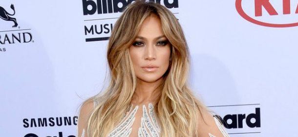 Jennifer Lopez senza trucco e senza filtri. Il popolo del web non perdona [FOTO]