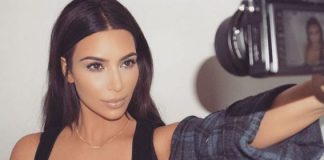 Kim Kardashian vince un premio per il look hot e promette: “Selfie nuda finché non morirò”